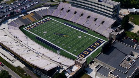 Toledo state university - The University of Toledo’s 2022 football schedule was released Thursday, with six games on the home slate for the Rockets. Toledo opens the season with a pair of non-conference home games vs. Long Island (Sept. 3) and UMass (Sept. 10), followed by non-conference road trips to Ohio State (Sept. 17) and San Diego State (Sept. 24).